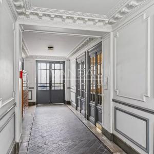 Levallois - Charme de l'ancien - 1 ou 2 chambres avec balcon