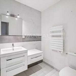 Paris XVe - Volontaires / Vaugirard : Studio lumineux avec balco