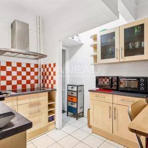 PARIS XVe - Volontaires : Appartement deux pièces au calme