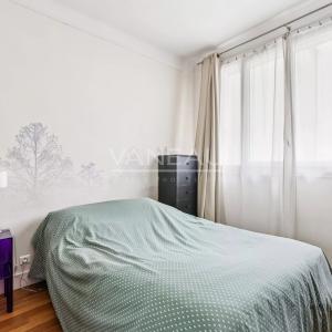 PARIS XVe - Volontaires : Appartement deux pièces au calme