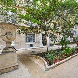 PARIS XVe - Rue du Laos : Bel appartement trois pièces au calme 