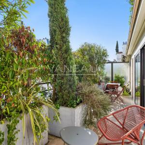 Duplex avec terrasse arborée - Paris VII