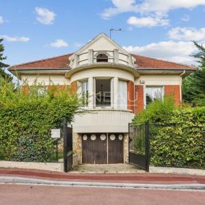 Sceaux (92330) - Villa de six pièces avec jardin fruitier -