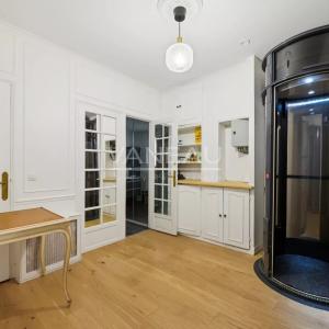 Paris IXe - Rue Mansart - Six pièces en triplex - Habitation et 