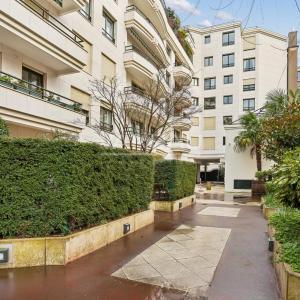 Deux pièces avec terrasse-jardin au calme