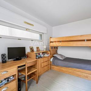 PARIS XVe - Commerce : Appartement familial avec balcon au calme