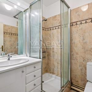 PARIS XVe - Commerce : Appartement familial avec balcon au calme