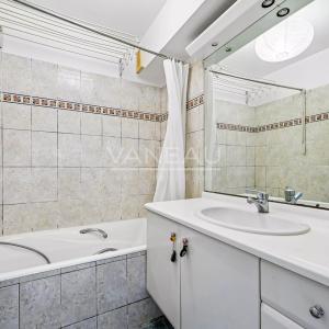 PARIS XVe - Commerce : Appartement familial avec balcon au calme