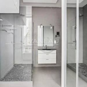 Paris VIIe - Rue de Bourgogne - Appartement familial et d'except