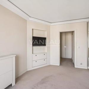 Neuilly - Mairie - Calme sur jardin