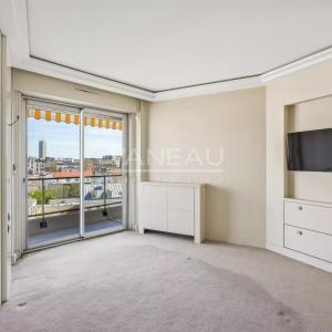 Neuilly - Mairie - Calme sur jardin