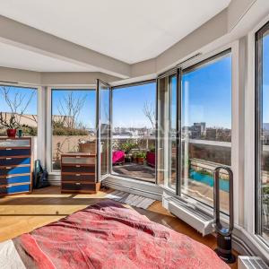 Paris XIVe : Parc Montsouris : Duplex au dernier étage avec terr