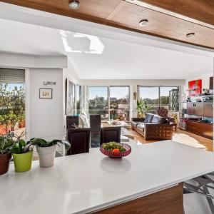 Paris XIVe : Parc Montsouris : Duplex au dernier étage avec terr