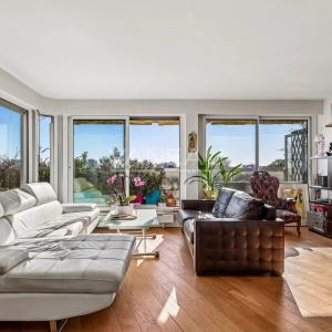 Paris XIVe : Parc Montsouris : Duplex au dernier étage avec terr