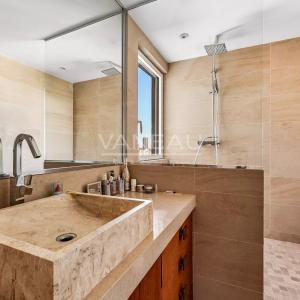 Paris XIVe : Parc Montsouris : Duplex au dernier étage avec terrasses