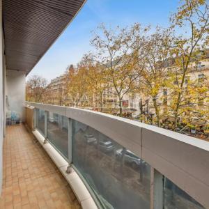 Paris VIIe - Gros Caillou -  Appartement avec balcon  — 2 chambr