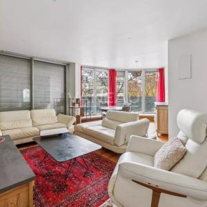 Paris VIIe - Gros Caillou -  Appartement avec balcon  — 2 chambr