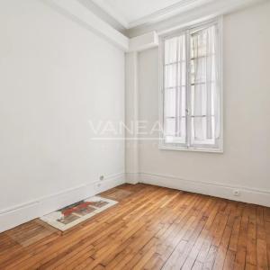 PARIS XV - Villa Poirier : Appartement trois pièces à rénover