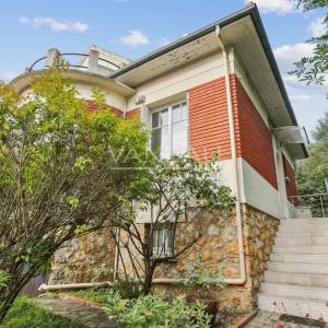 Sceaux (92330) - Villa de six pièces avec jardin fruitier -