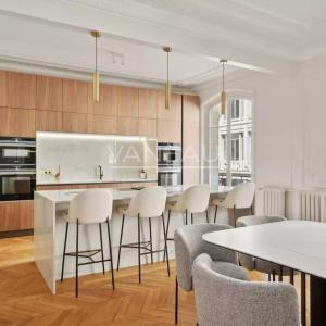 Paris XVIe-Trocadéro-Superbe appartement de 7 pièces prêt à vivr