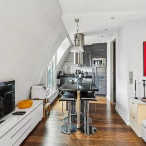 Paris XVIe - Trocadero -  Pied à terre en dernier étage