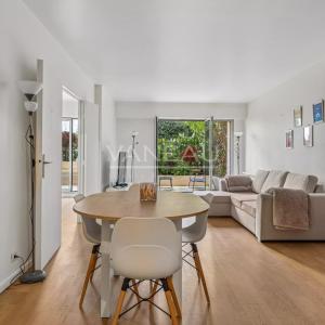 Paris XVIe - Muette - Rez de Jardin au calme absolu.