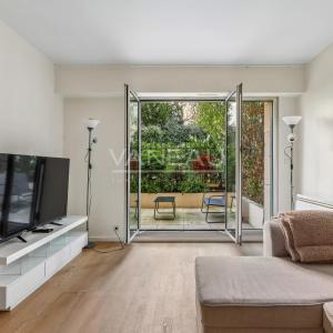 Paris XVIe - Muette - Rez de Jardin au calme absolu.