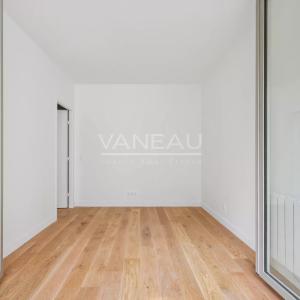 Issy-les-Moulineaux - Deux pièces rénové DPE D avec terrasse et 