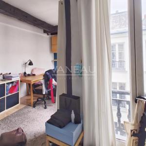 Paris IIe - Montorgueil - Studio dernier étage avec terrasse