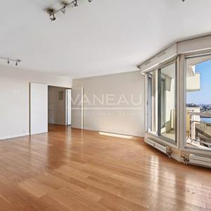 Courbevoie / Front de Seine / vue Tour Eiffel