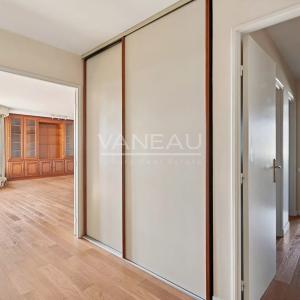 Courbevoie / Front de Seine / vue Tour Eiffel