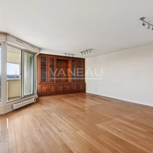 Courbevoie / Front de Seine / vue Tour Eiffel