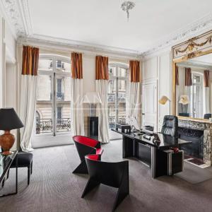 Paris XVIe - IENA - Place de l'Amiral de Grasse.