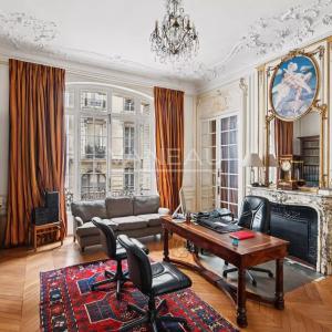 Paris XVIe - IENA - Place de l'Amiral de Grasse.