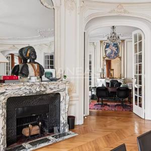 Paris XVIe - IENA - Place de l'Amiral de Grasse.