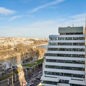Paris XV - Quai de Grenelle–  Appartement Familial avec vue Tour
