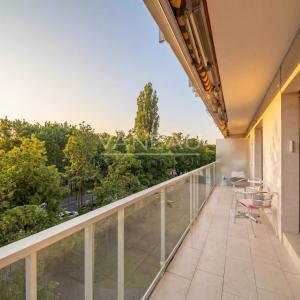 Neuilly - Château - Appartement familial avec balcon-terrasses