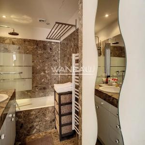 PARIS VIe -  DEUX PIECES POUR PIED A TERRE IDEAL  BAIL CODE CIVI