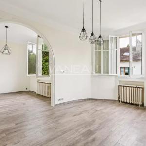 Sceaux (92330) - Villa de six pièces avec jardin fruitier -