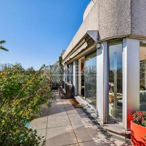 Paris XIVe : Parc Montsouris : Duplex au dernier étage avec terr