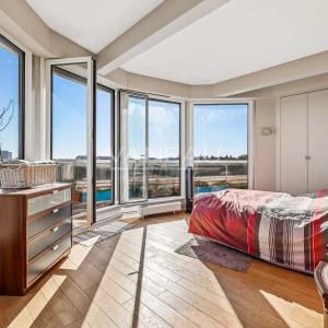 Paris XIVe : Parc Montsouris : Duplex au dernier étage avec terr