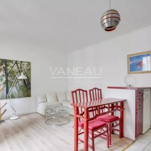 Paris 15ème - Ernest Renan - charmant deux pièces en étage élevé