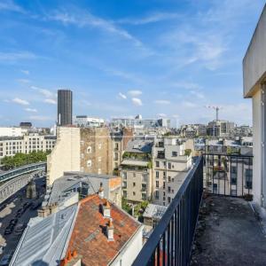 Paris XVe - Sèvres Lecourbe : Appartement dernier étage avec vue
