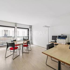 Paris XVe - Volontaires / Vaugirard : Studio lumineux avec balco