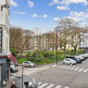 Paris XVe - Volontaires / Vaugirard : Studio lumineux avec balco