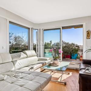 Paris XIVe : Parc Montsouris : Duplex au dernier étage avec terr