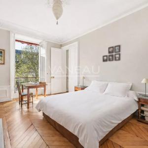 Paris IXe - Europe/ rue de Milan - 6 pièces, 4 chambres - Standi