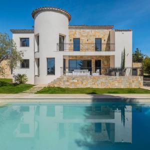 Chateauneuf Villa contemporaine rénovée à vendre