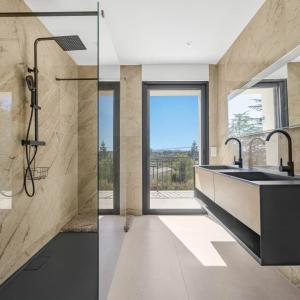 Chateauneuf Villa contemporaine rénovée à vendre