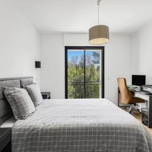 Chateauneuf Villa contemporaine rénovée à vendre